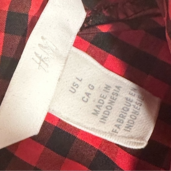 H&M Puff Long Sleeve Blouse Checked Red Black Low Stand Up Collar Covered Button - Picture 3 of 11